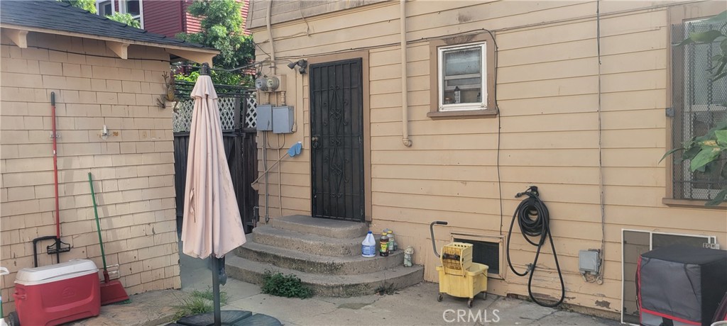 411 East 8th Street Long Beach, CA 90813 - Photo 5 of 10 Backyard