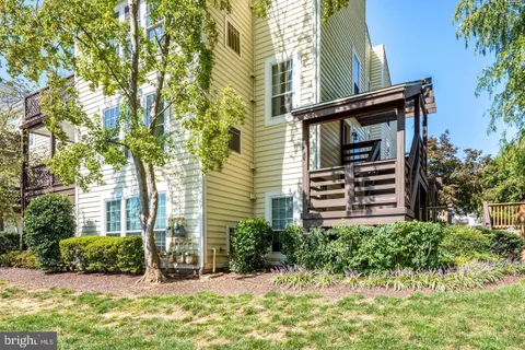 $400,000 | 10107 Oakton Terrace Road, Oakton, VA 22124