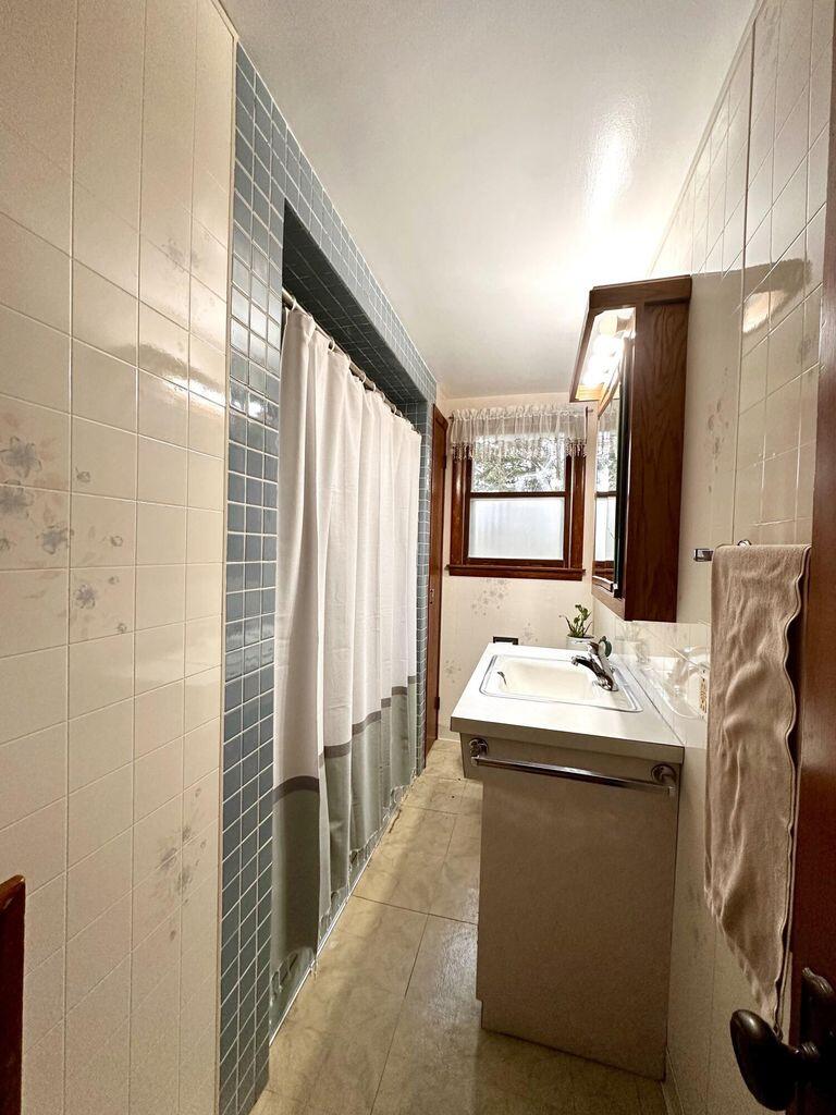 14801 60th Street Bristol, WI 53104 - Photo 22 of 45 Bath room