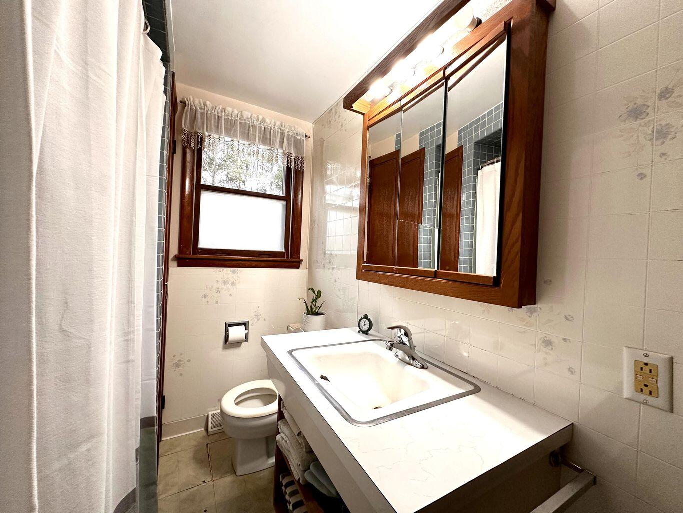 14801 60th Street Bristol, WI 53104 - Photo 23 of 45 Bath room 2