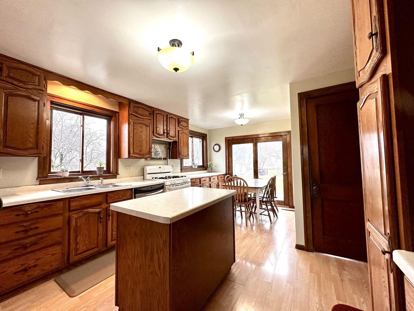 14801 60th Street Bristol, WI 53104 - Photo 6 of 45 Kitchen