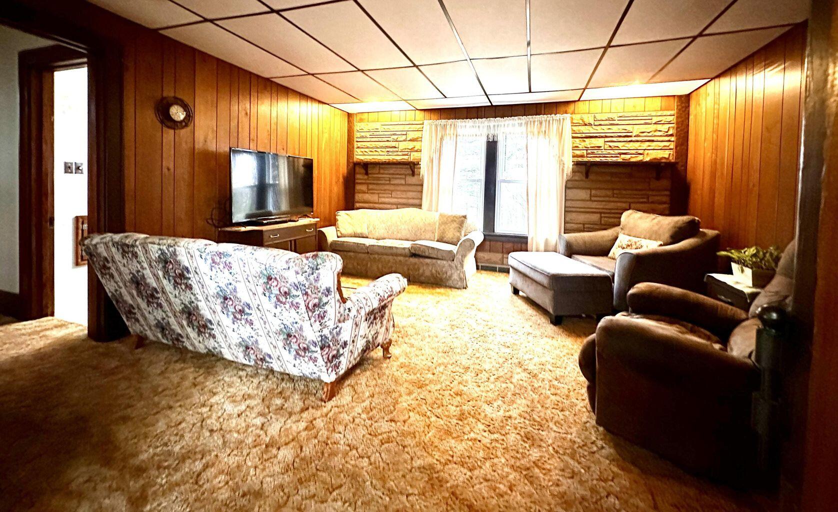 14801 60th Street Bristol, WI 53104 - Photo 8 of 45 Living Room