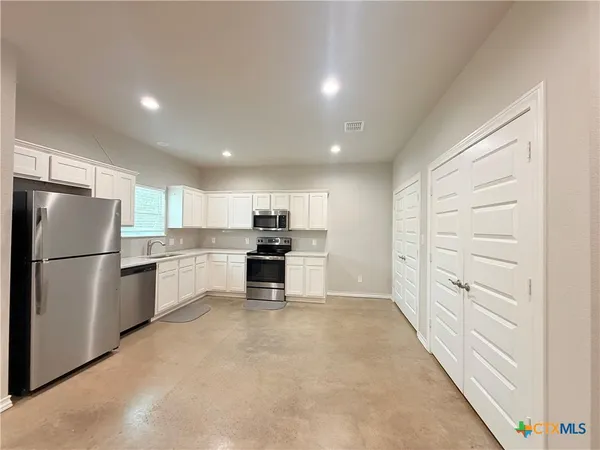 $1,500 | 607 East Martindale Road, Unit B, Seguin, TX 78155