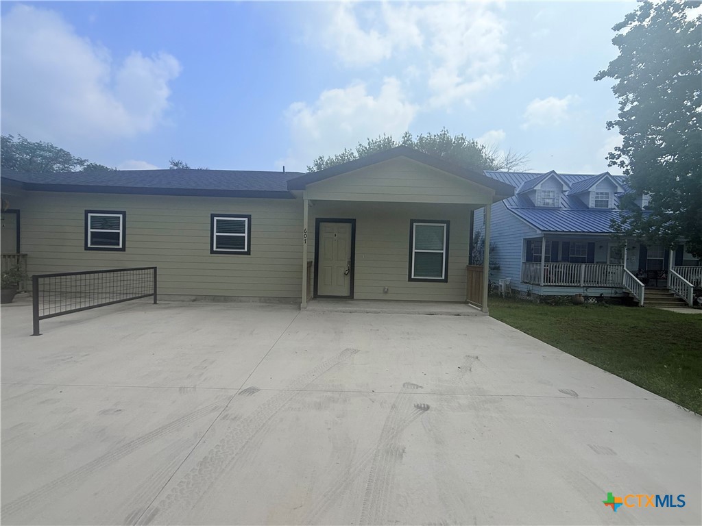 607 East Martindale Road, Unit B Seguin, TX 78155 - Photo 9 of 10