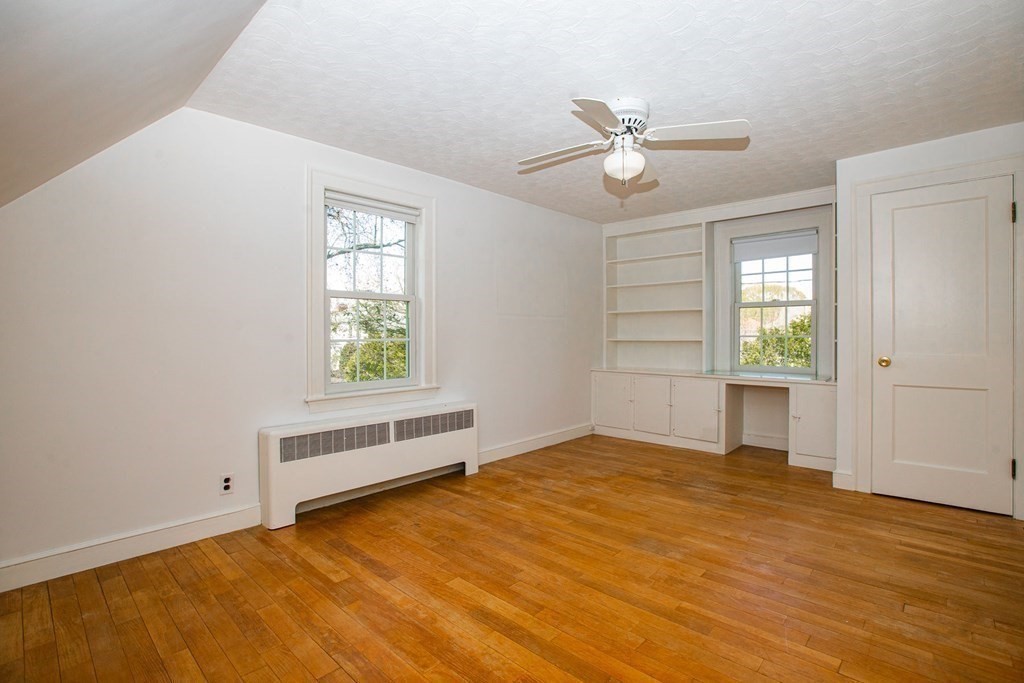 26 Hereford Road Marblehead, MA 01945 - Photo 17 of 23 a view of an empty room with a window
