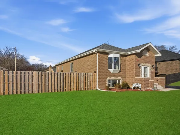 $609,999 | 8566 South 83rd Avenue, Hickory Hills, IL 60457