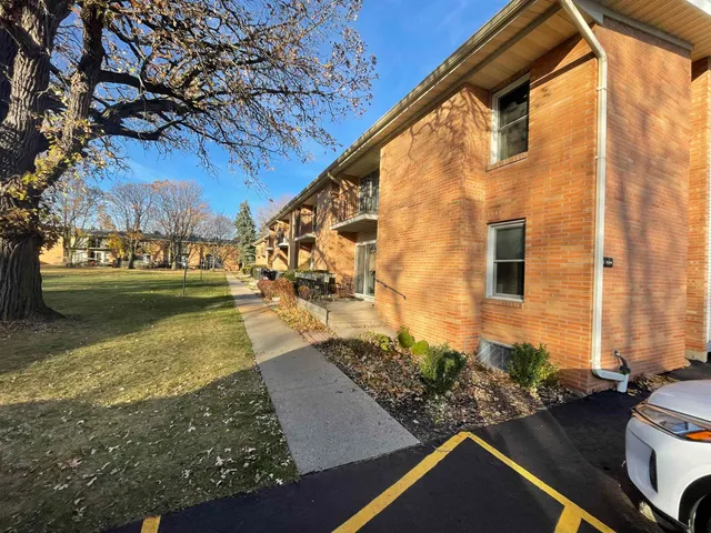 $98,000 | 721 West 9th Avenue, Oshkosh, WI 54902