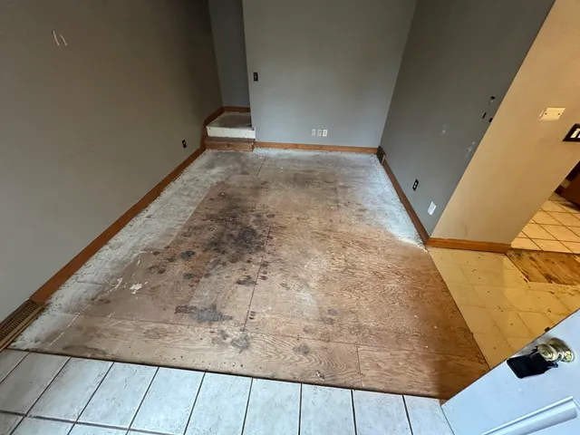 $98,000 | 721 West 9th Avenue, Oshkosh, WI 54902