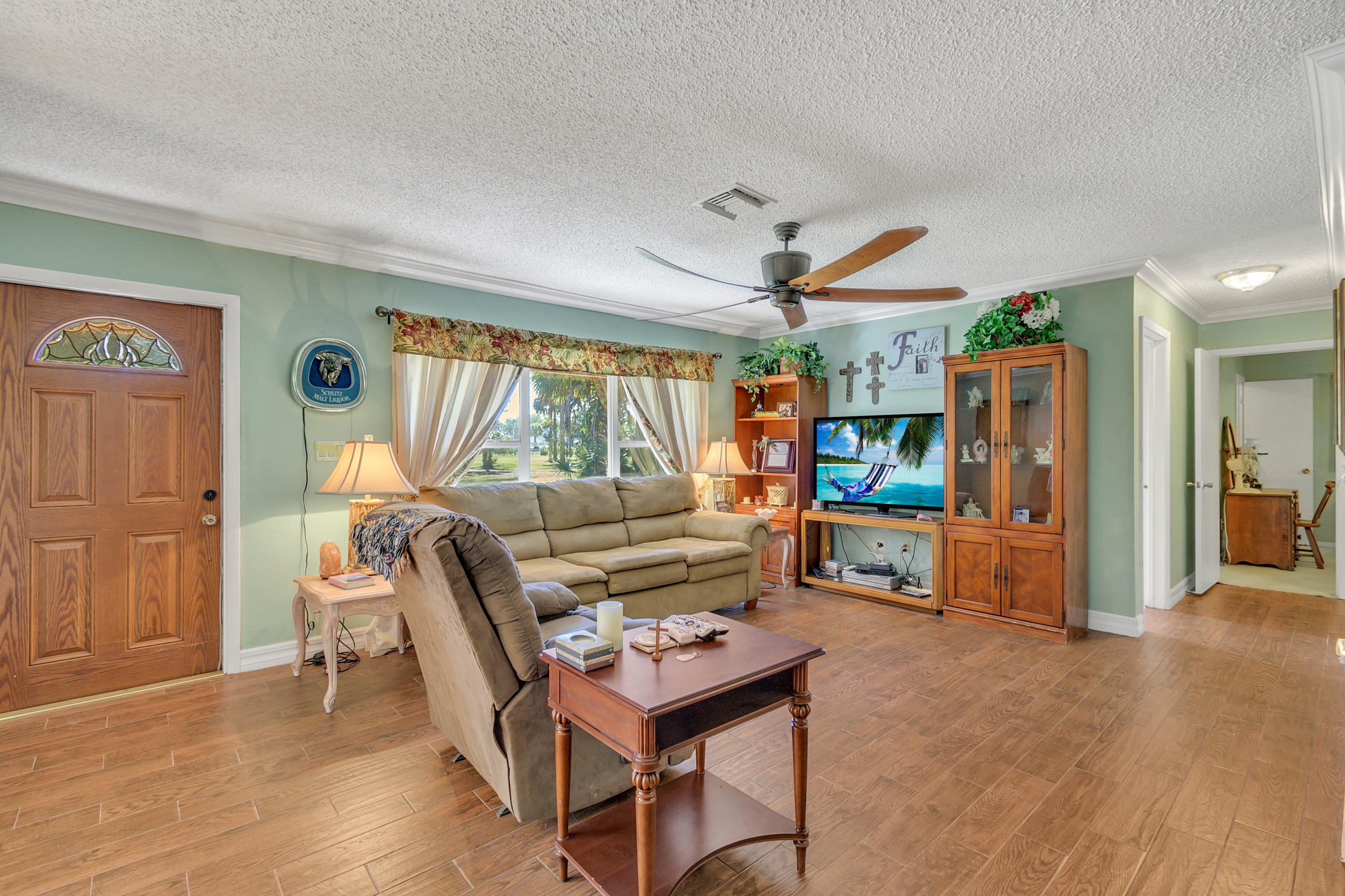 2585 F Road Loxahatchee Groves, FL 33470 - Photo 2 of 31 Living room