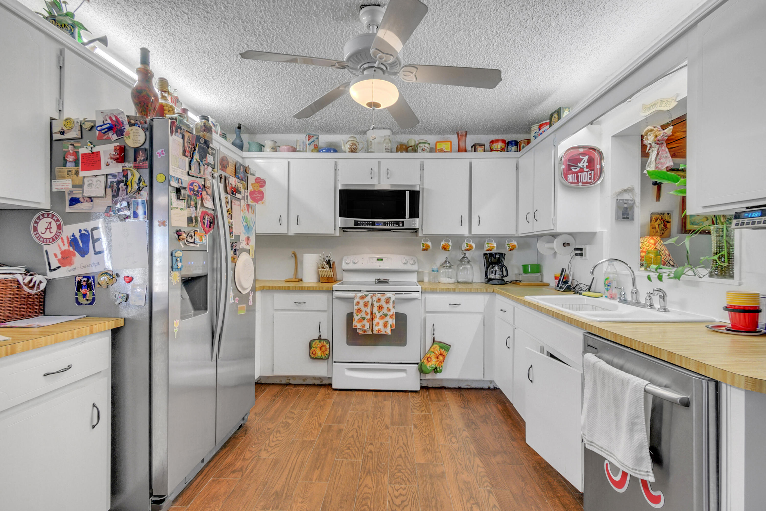 2585 F Road Loxahatchee Groves, FL 33470 - Photo 7 of 31 Kitchen