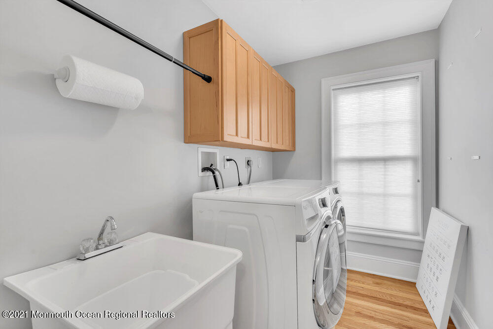 507 Washington Avenue Spring Lake, NJ 07762 - Photo 16 of 29 a bathroom with a sink a toilet and a mirror