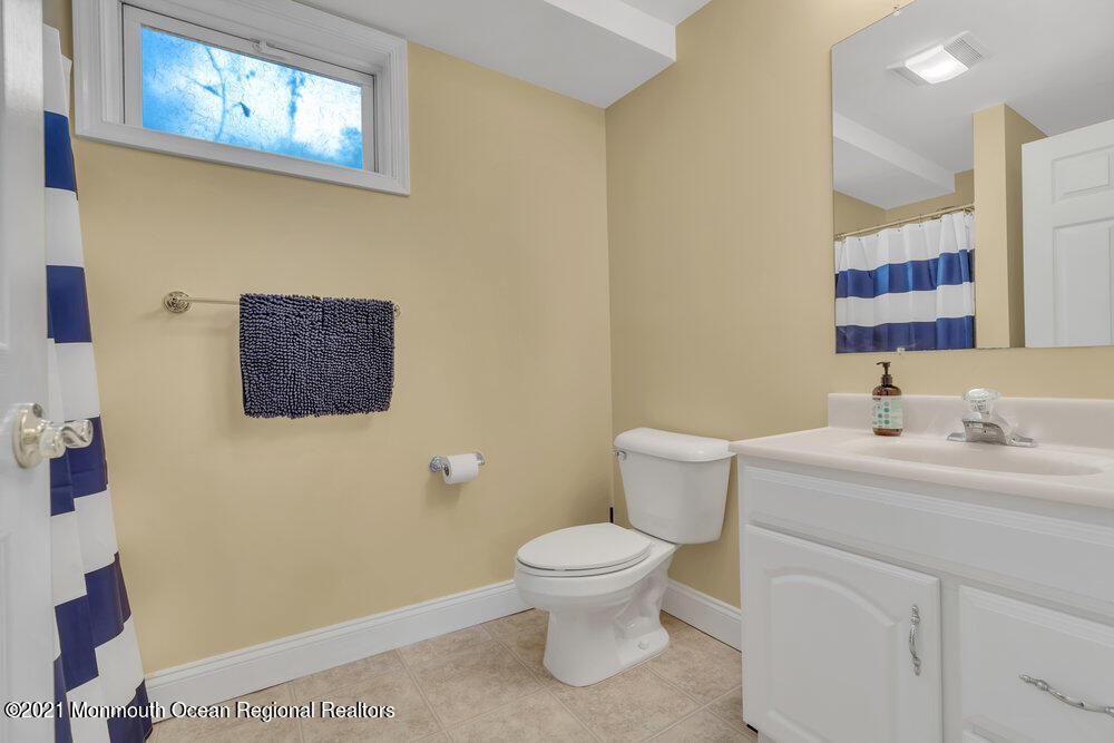 507 Washington Avenue Spring Lake, NJ 07762 - Photo 28 of 29 a bathroom with a toilet a sink and mirror