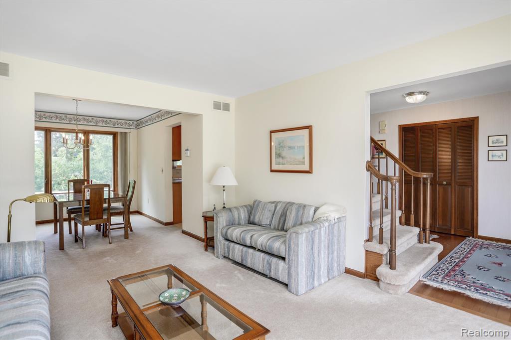 738 Lion Street Rochester Hills, MI 48307 - Photo 9 of 37