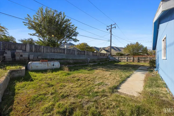 a view of a house with a backyard
