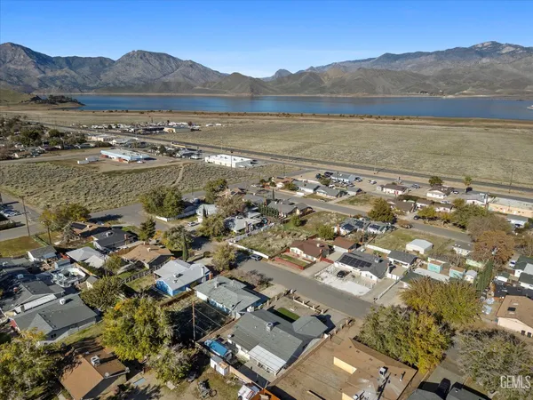 an aerial view of residential house and lake view