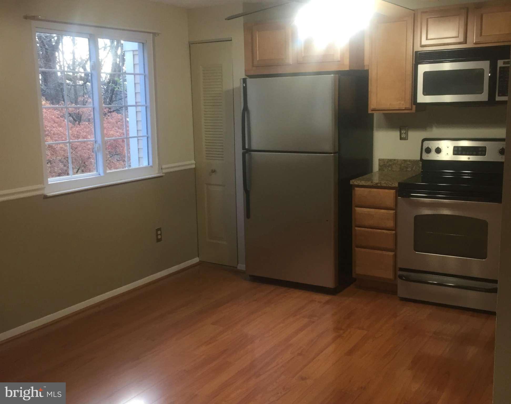 1646 Barnstead Drive Reston, VA 20194 - Photo 8 of 30 Kitchen