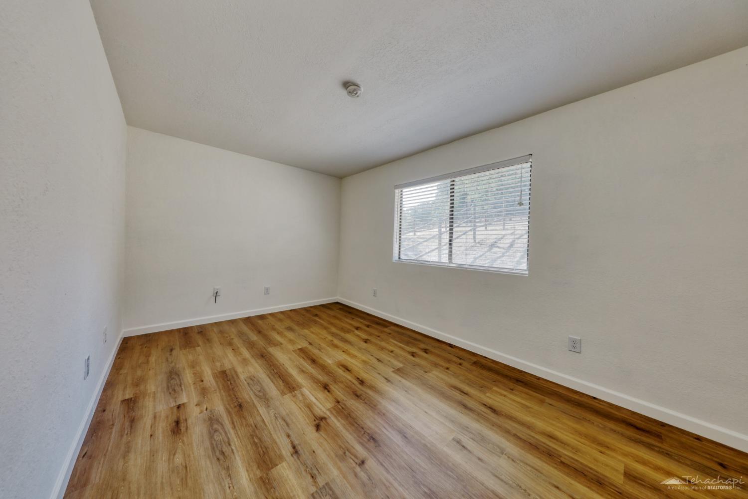 25470 Bear Valley Road Tehachapi, CA 93561 - Photo 10 of 21 Gallery Image 10