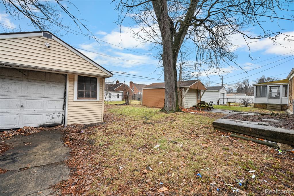 17511 Westmoreland Road Detroit, MI 48219 - Photo 4 of 21