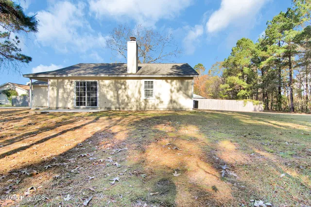 $1,400 | 117 Foxlair Drive, Hubert, NC 28539