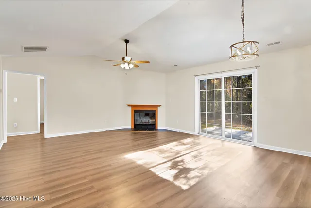 $1,400 | 117 Foxlair Drive, Hubert, NC 28539