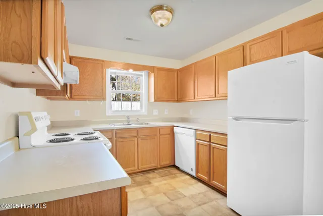 $1,400 | 117 Foxlair Drive, Hubert, NC 28539