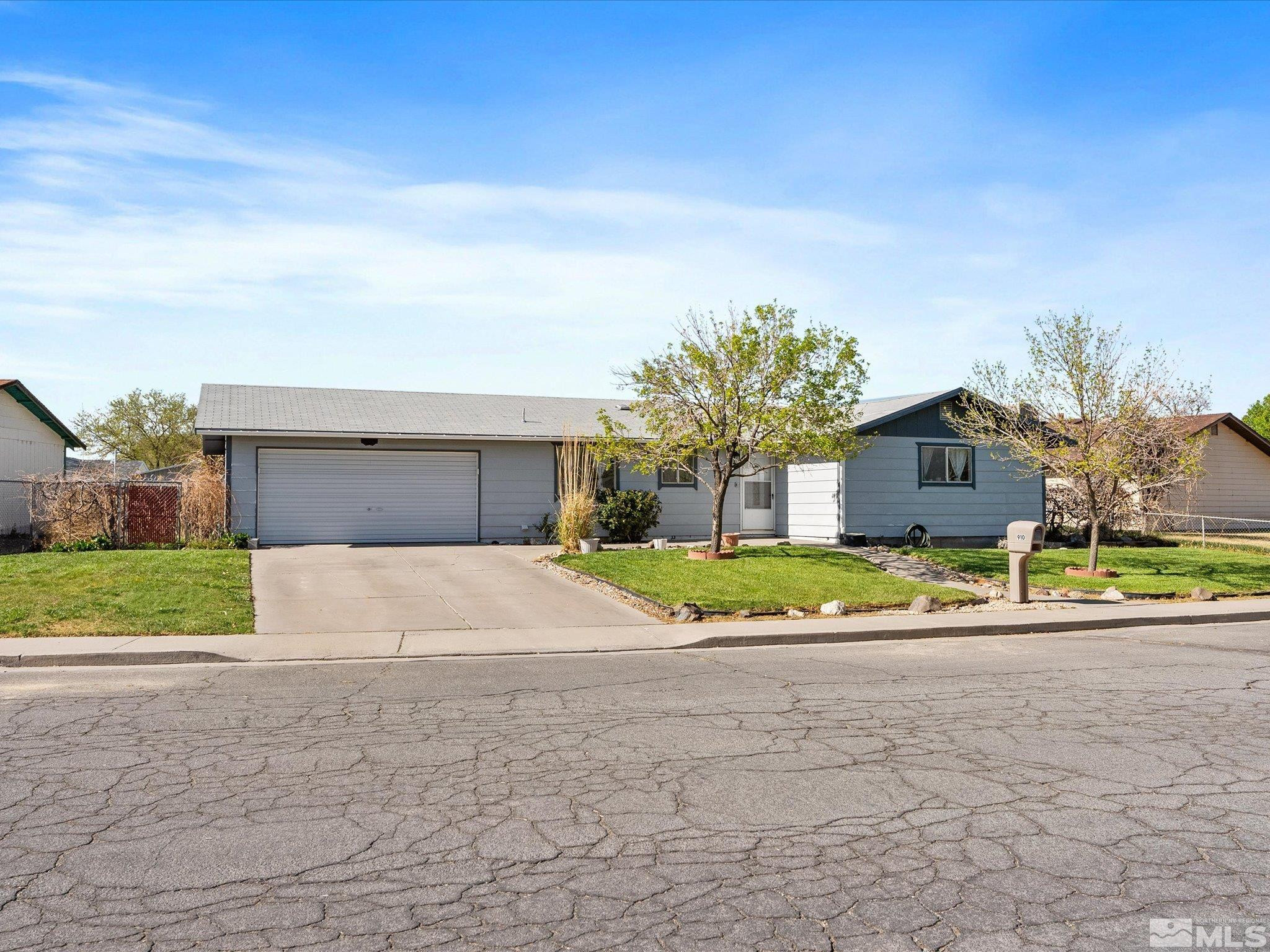 910 Concord Avenue Fallon, NV 89406 - Photo 2 of 40 a front view of a house with a yard and garage