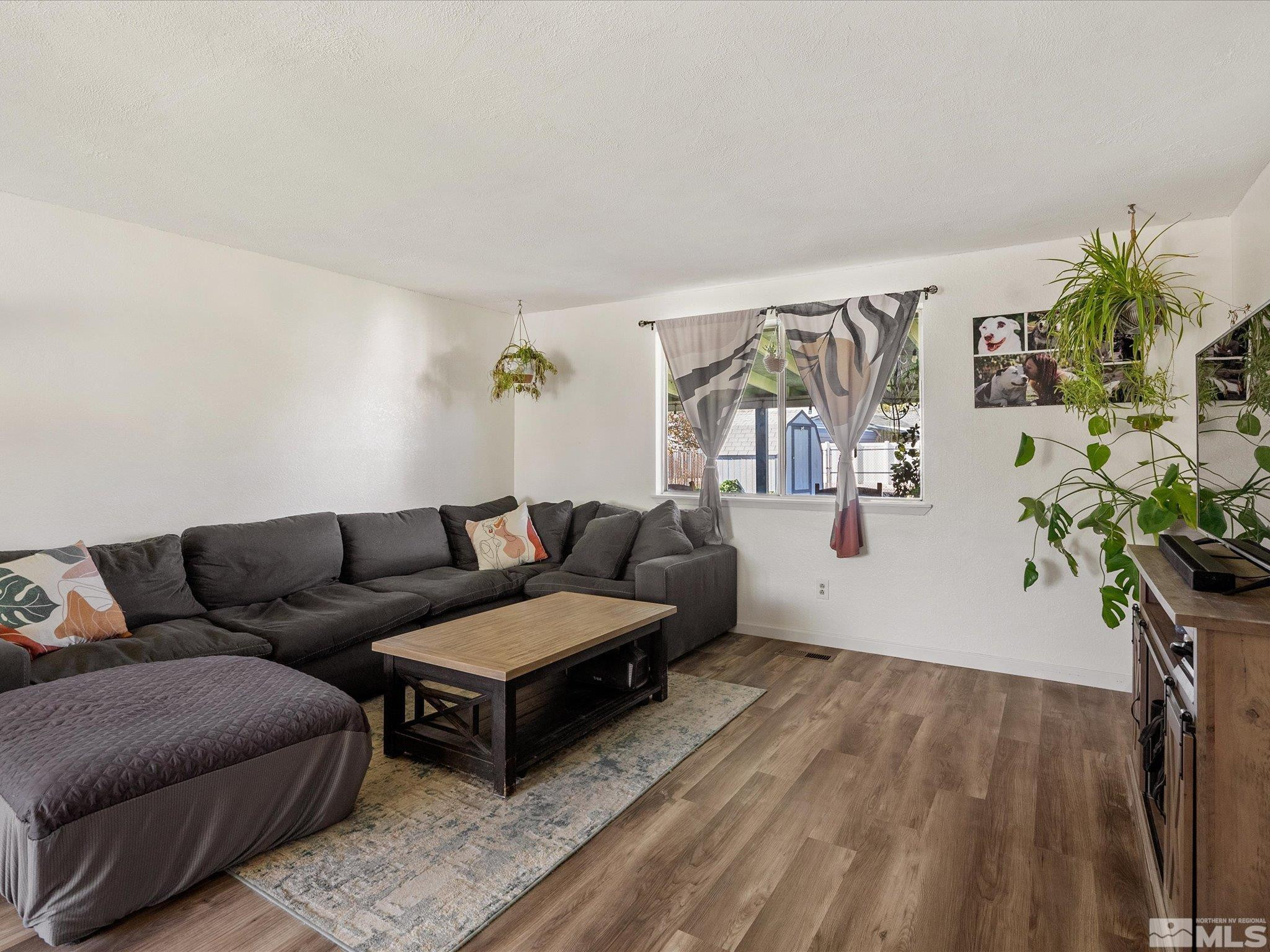 910 Concord Avenue Fallon, NV 89406 - Photo 7 of 40 a living room with furniture and wooden floor