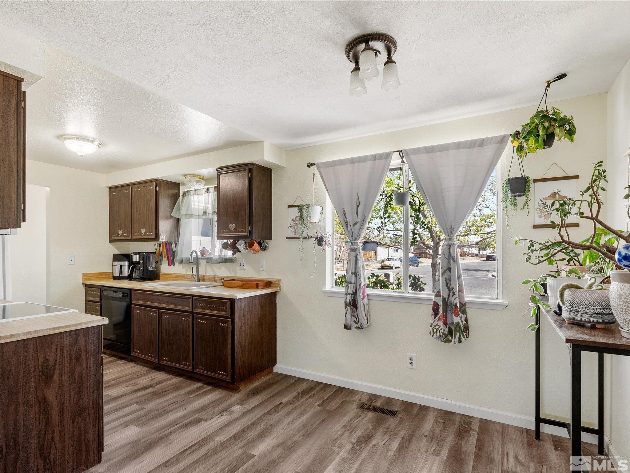 910 Concord Avenue Fallon, NV 89406 - Photo 10 of 40 a view of living room with furniture and flat screen tv