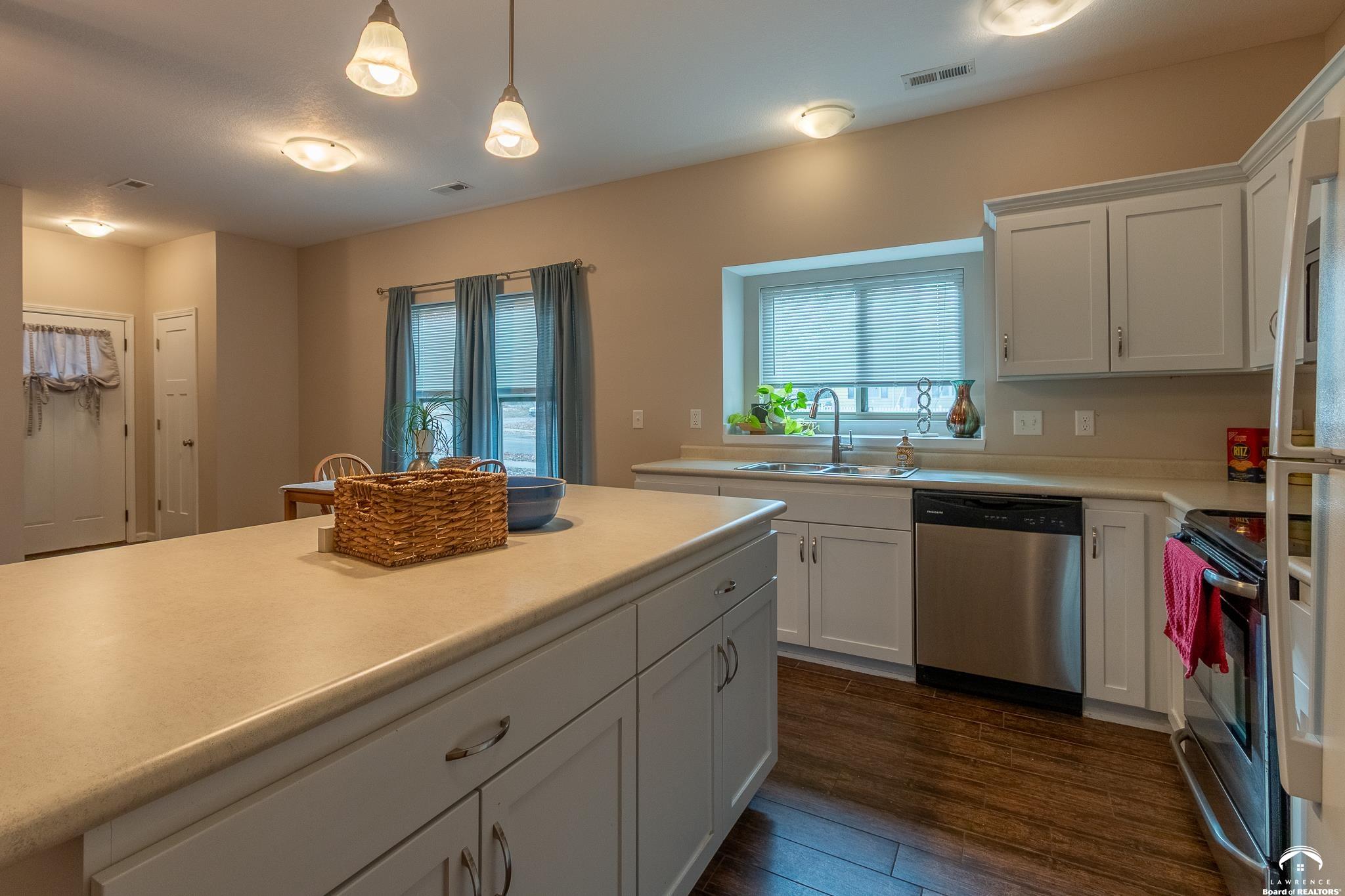 347 Florida Street Lawrence, KS 66044 - Photo 7 of 30