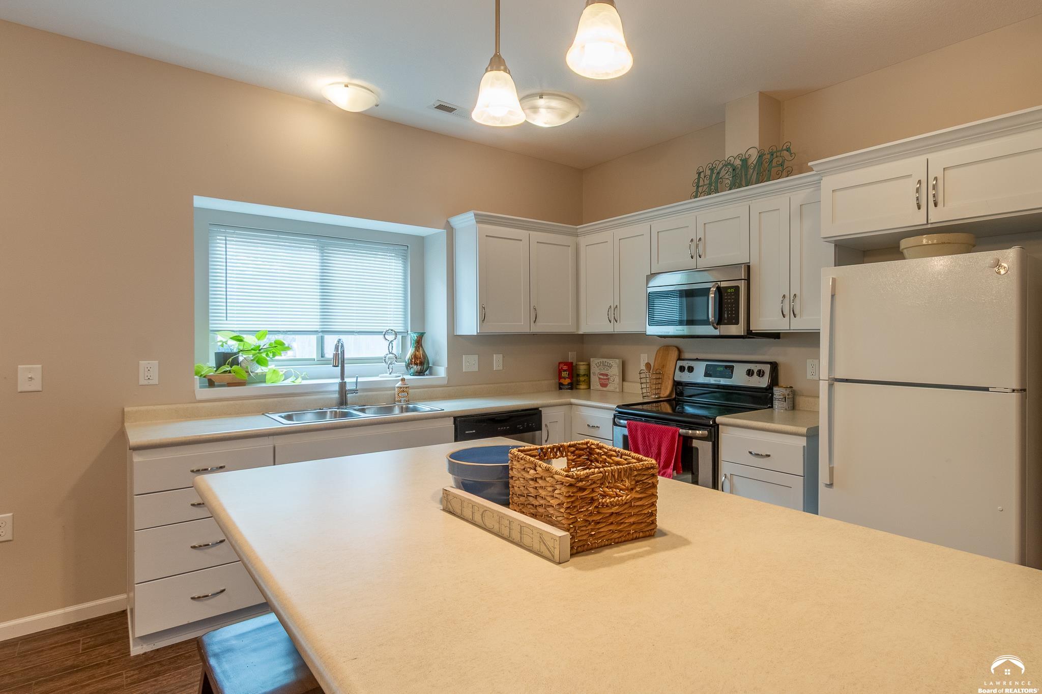 347 Florida Street Lawrence, KS 66044 - Photo 8 of 30