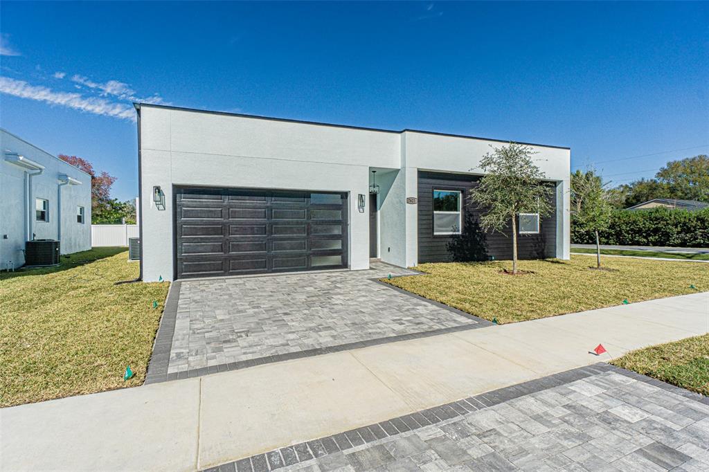 7623 Caron Road modern home in Tampa
