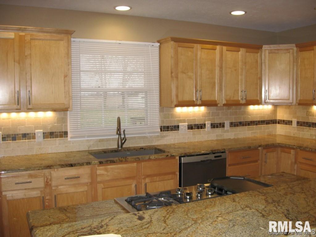 30 Longview Drive Springfield, IL 62712 - Photo 3 of 25