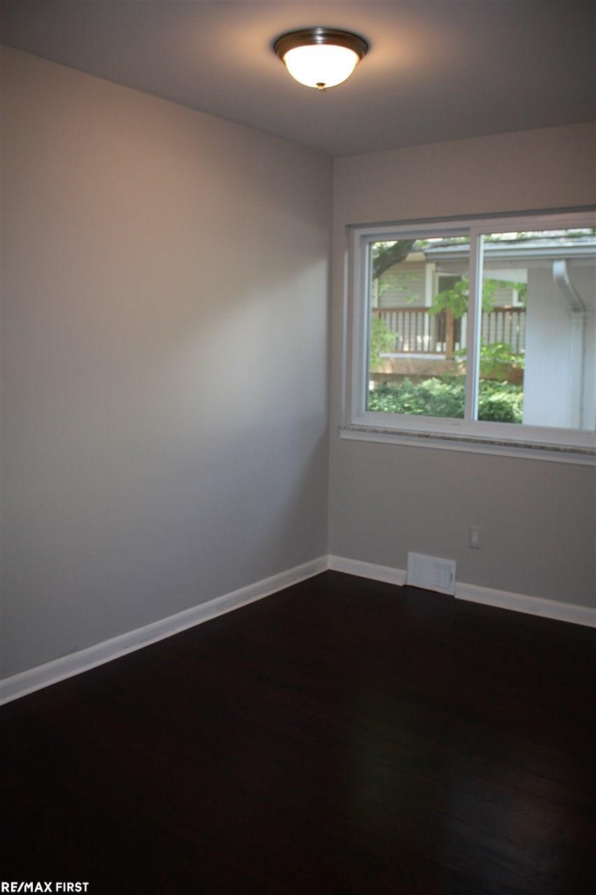 629 Quarter Street Rochester, MI 48307 - Photo 13 of 29