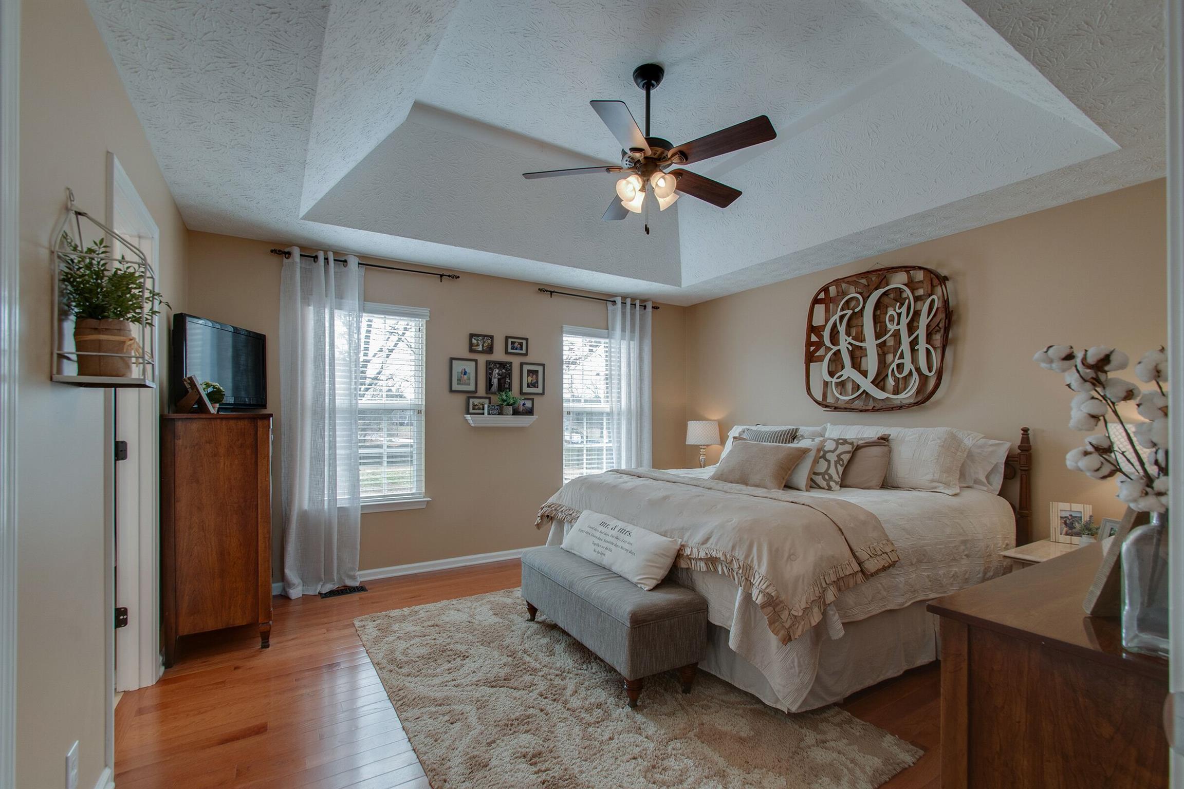 209 Contrary Road Burns, TN 37029 - Photo 11 of 17 Master with treyed ceiling Walk in Closet