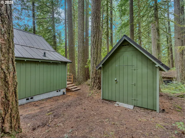 a view of a small house with a backyard