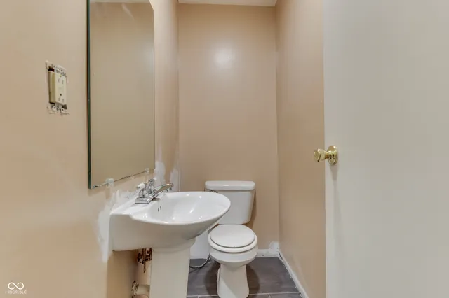 $260,000 | 1924 West 65th Place, Indianapolis, IN 46260