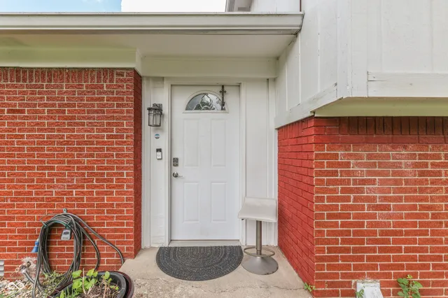 $260,000 | 1924 West 65th Place, Indianapolis, IN 46260