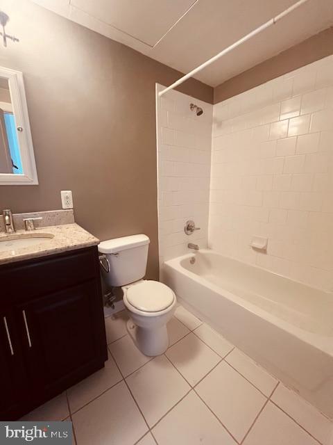 511 South Bond Street, Unit 304 Baltimore, MD 21231 - Photo 12 of 16 a bathroom with a sink a toilet and a bathtub