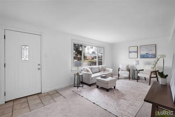 $1,350 | 813 Chain Of Rocks Drive, St. Louis, MO 63137