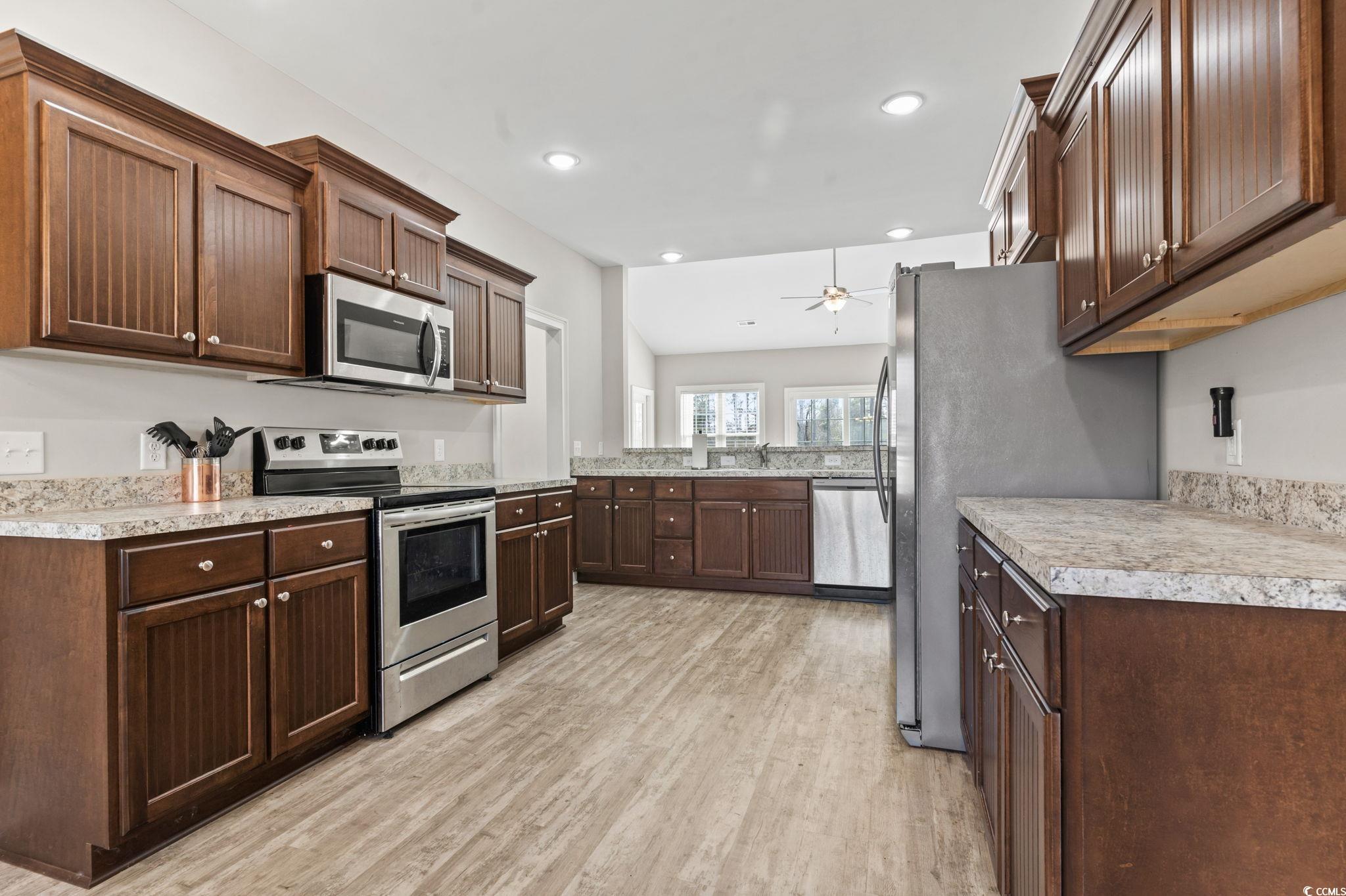 10015 West Highway 19 Loris, SC 29569 - Photo 25 of 40 Kitchen featuring stainless steel appliances, rece