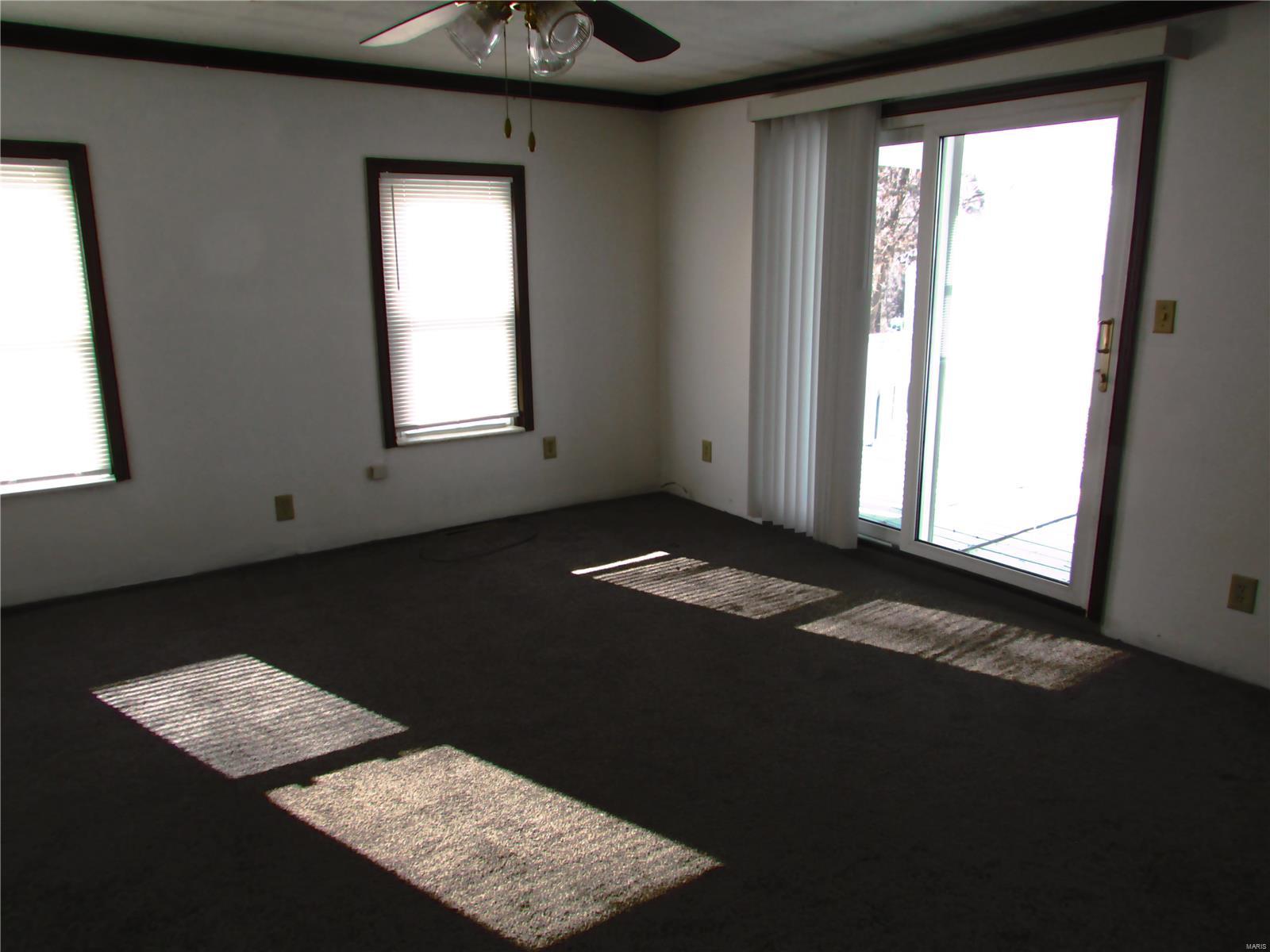 2608 Kirsch Street Alton, IL 62002 - Photo 2 of 12 Gallery Image 2