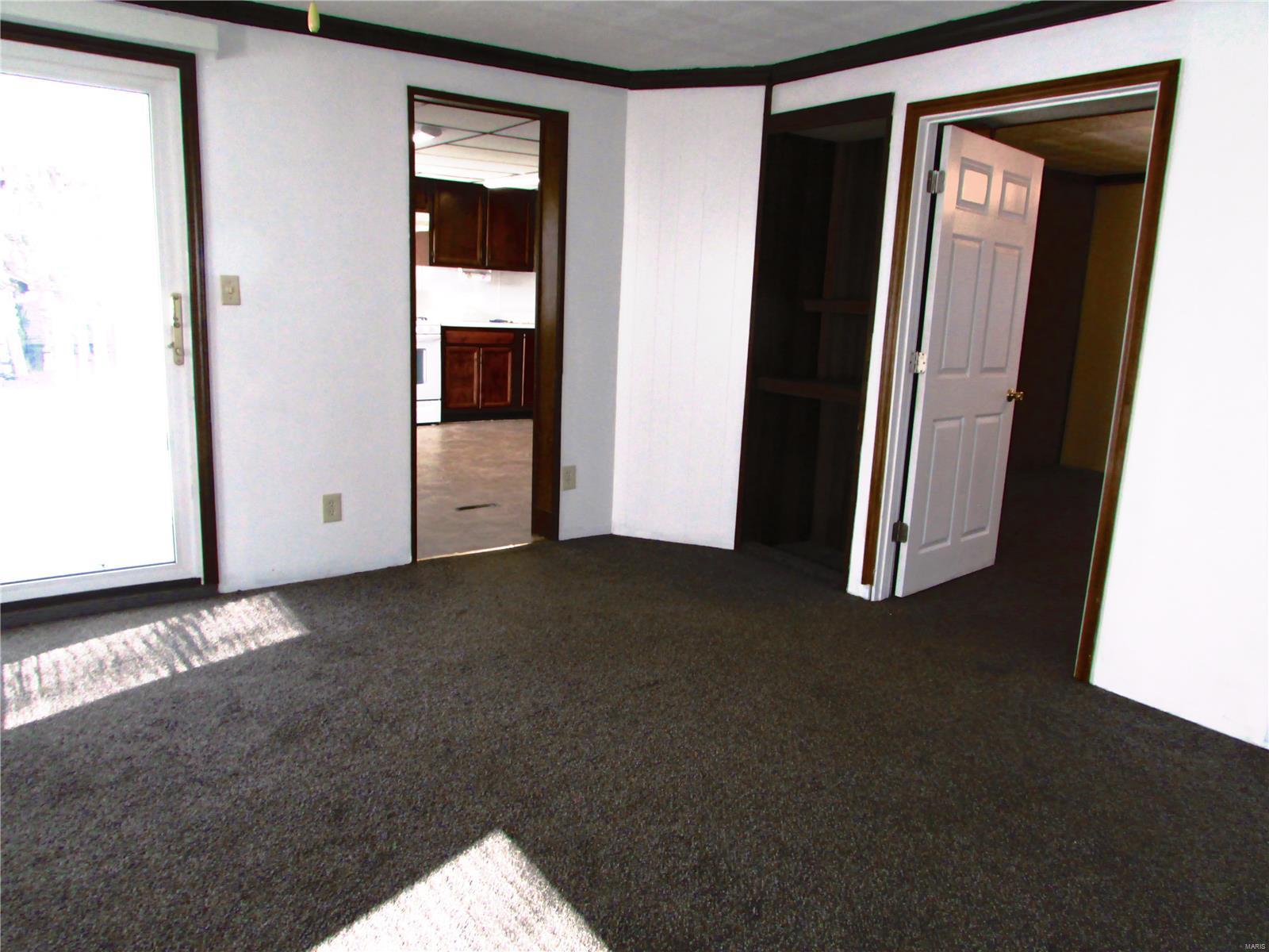 2608 Kirsch Street Alton, IL 62002 - Photo 3 of 12 Gallery Image 3