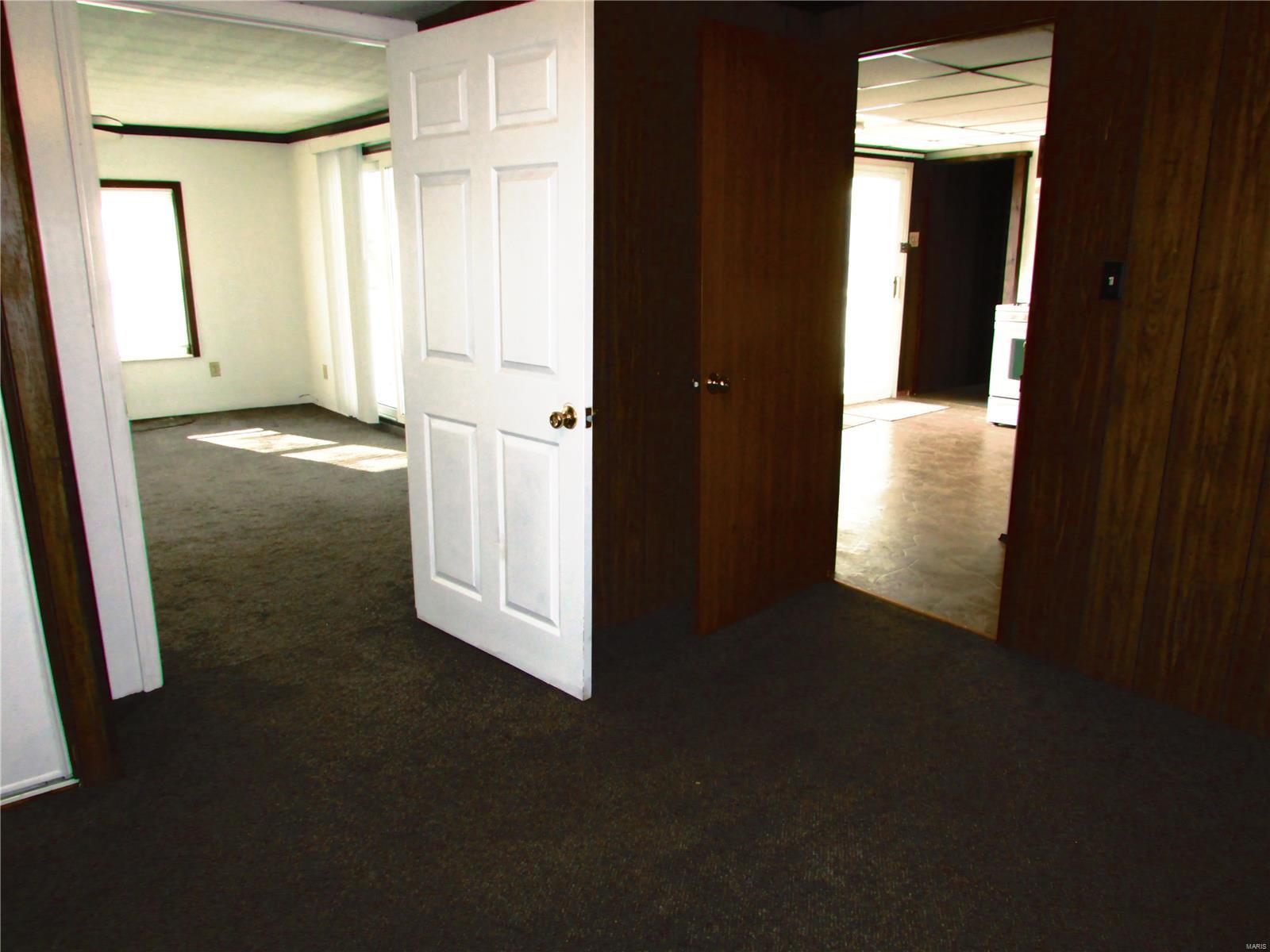 2608 Kirsch Street Alton, IL 62002 - Photo 4 of 12 Gallery Image 4