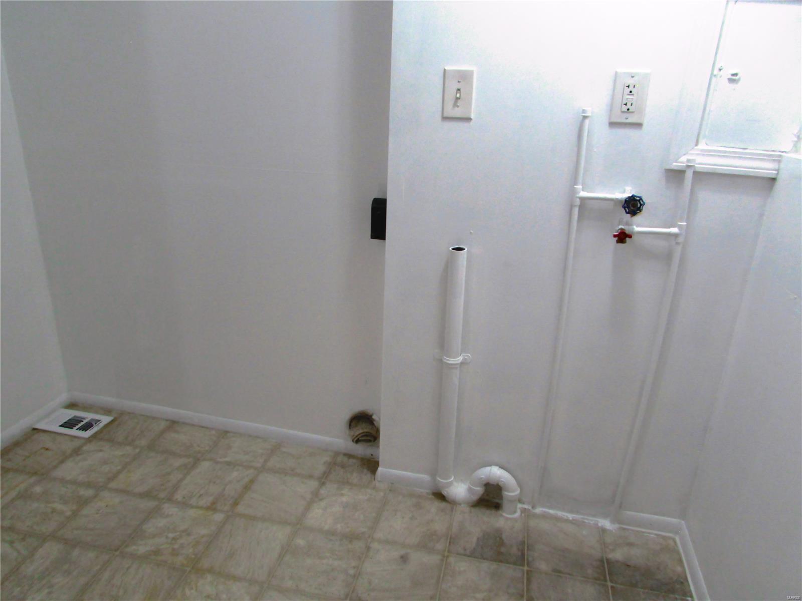 2608 Kirsch Street Alton, IL 62002 - Photo 5 of 12 Gallery Image 5