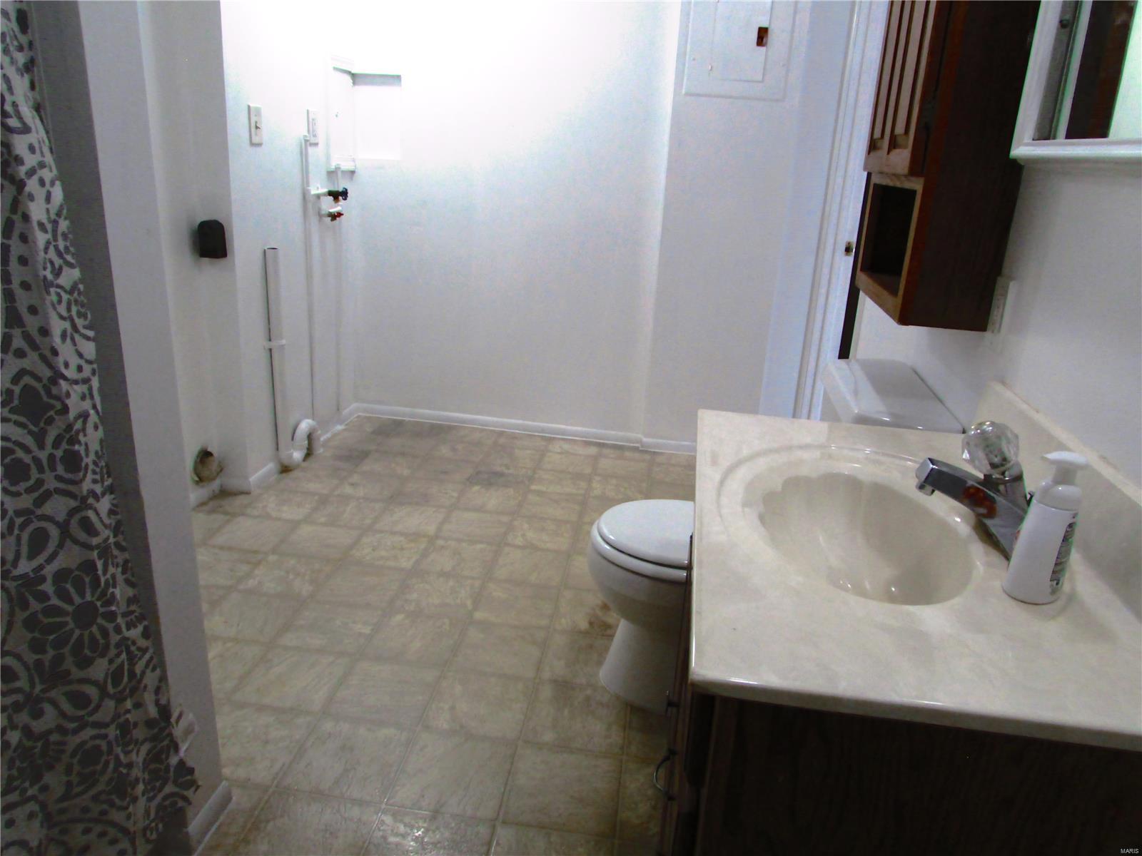 2608 Kirsch Street Alton, IL 62002 - Photo 7 of 12 Gallery Image 7