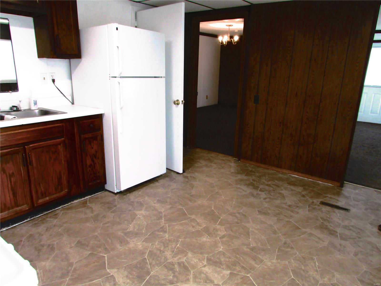 2608 Kirsch Street Alton, IL 62002 - Photo 10 of 12 Gallery Image 10