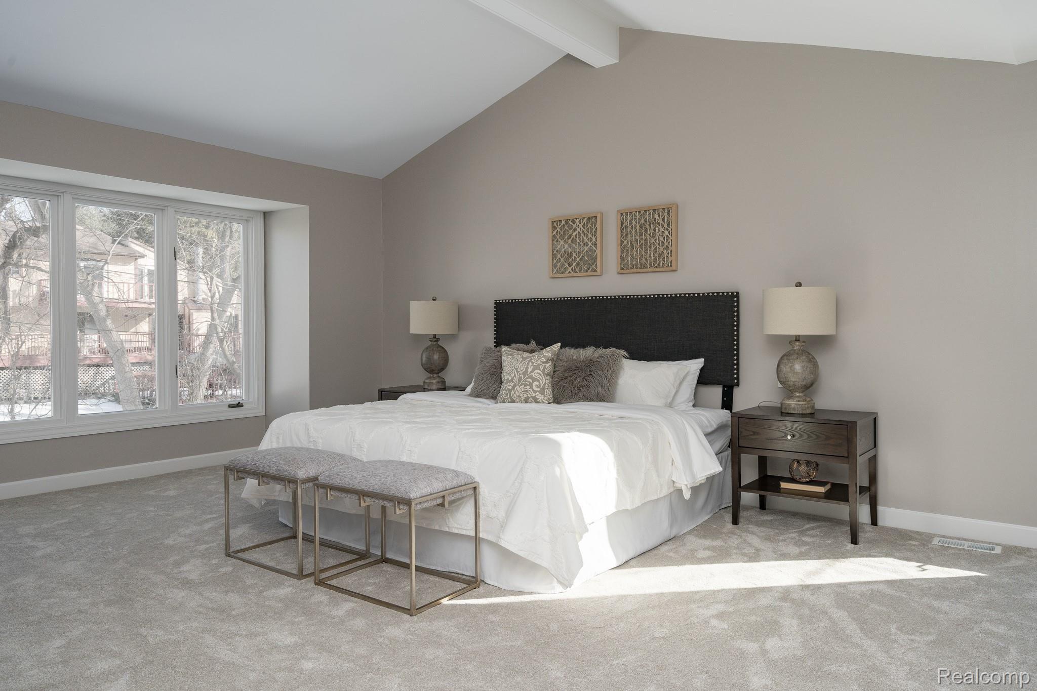 111 Devon Road Bloomfield Hills, MI 48302 - Photo 26 of 41 Master bedroom
