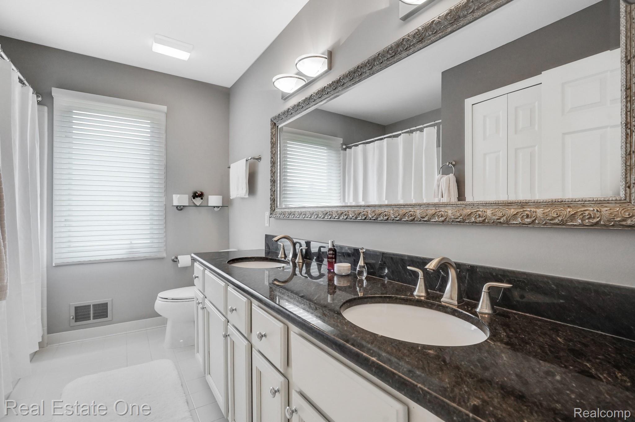 1640 Chase Drive Rochester, MI 48307 - Photo 30 of 44 dsc07746-dsc07748.jpg