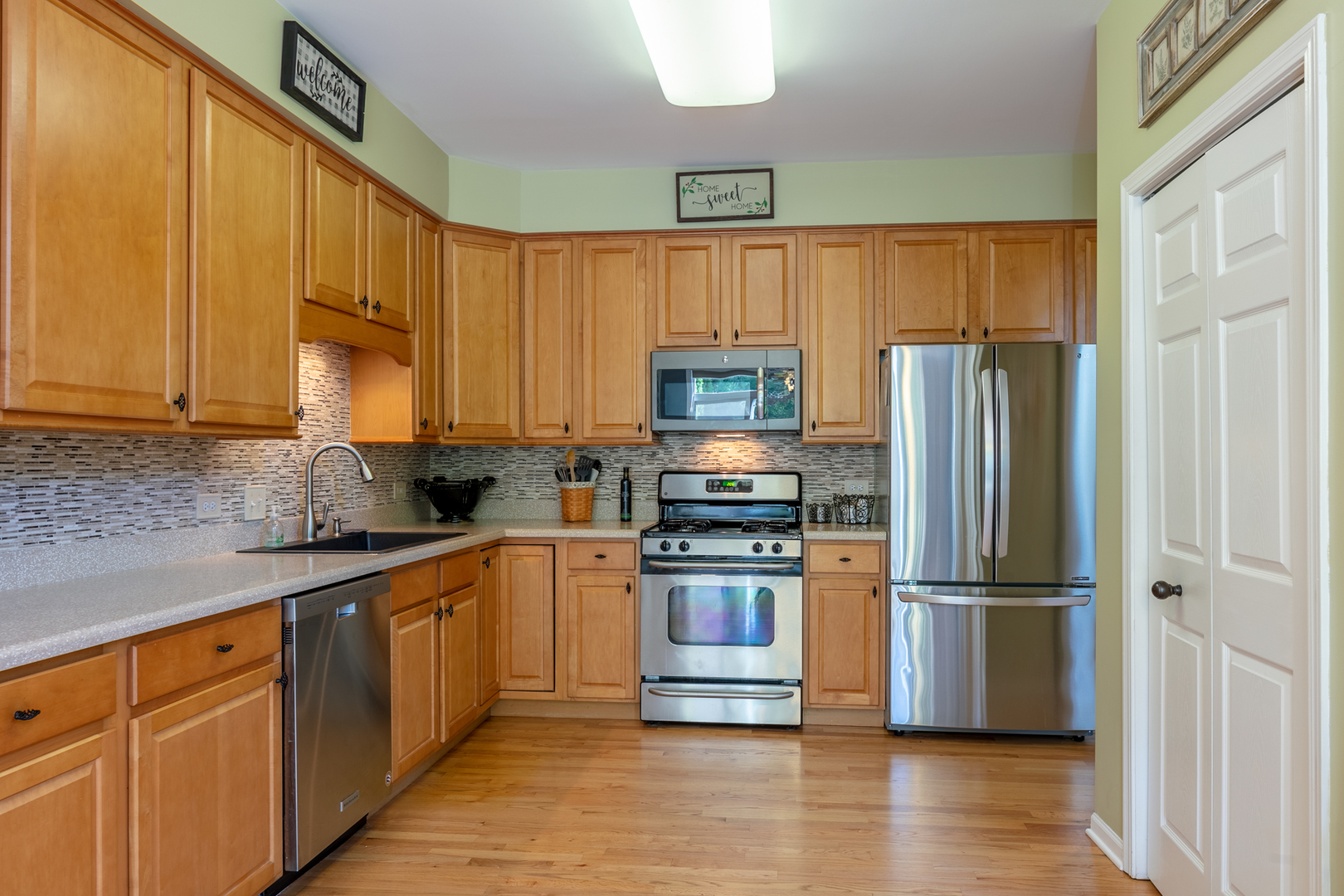 296 Jennifer Court Gurnee, IL 60031 - Photo 13 of 37