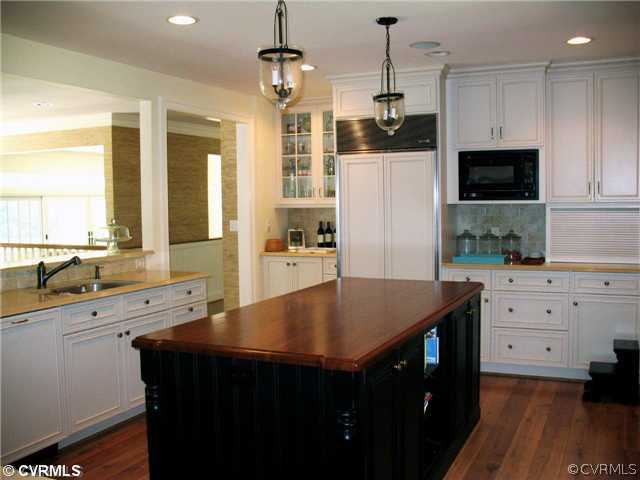 1512 Laurel Point Road Lancaster, VA 22503 - Photo 7 of 12 Kitchen - Gourmet kitchen with Sub Zero & Wolf app